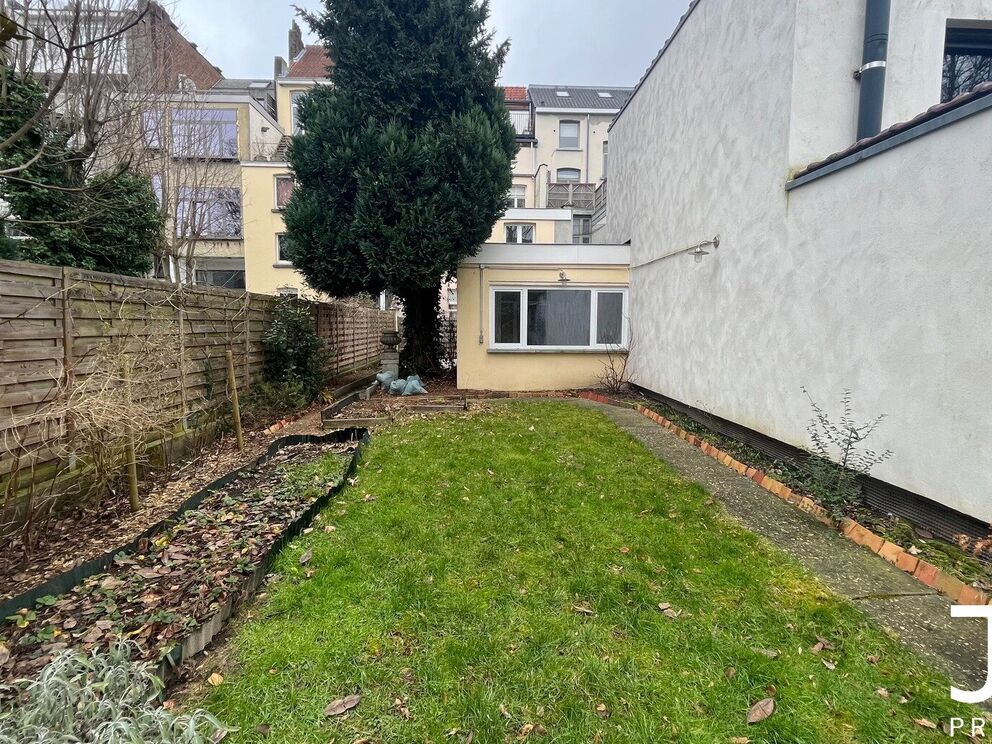 Ground floor with garden for rent in Elsene