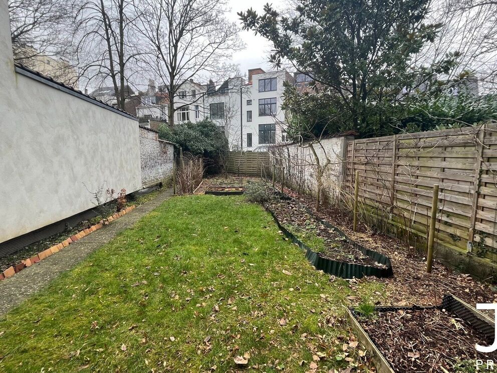 Rez-de-ch. avec jardin à louer à Ixelles